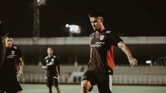 Bursa Hampir Tutup, Mees Hilgers Masih Belum Pindah, FC Twente Rugi Bandar