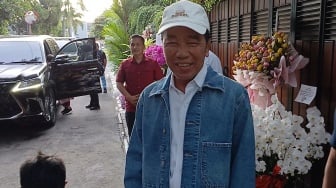 Jokowi Absen di HUT Bhayangkara, Pilih Habiskan Waktu Bersama Cucu?