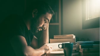 Membaca Buku Nonfiksi Tak Harus Habis: Pilih yang Relate, Ambil yang Perlu