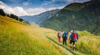 6 Rekomendasi Sepatu Trekking untuk Pemula, Harga Murah dan Awet
