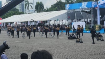 Di Depan Presiden Prabowo, Robot Polisi Mogok dan Sempat Oleng Keluar Barisan