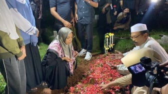 Suasana Haru Pemakaman Hamdan ATT