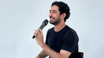 Lewat Karya Instalasi Eudaimonia, Reza Rahadian Refleksikan Perjalanan Batin 20 Tahun sebagai Aktor