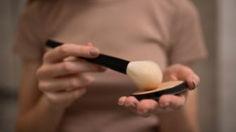 5 Rekomendasi Bedak SPF 30 Terbaik: Wajah Jadi Glowing, Ekstra Terlindungi