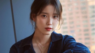 Sontek 4 Daily Outfit Minimalis ala IU, Biar Gaya Makin Modis Setiap Hari