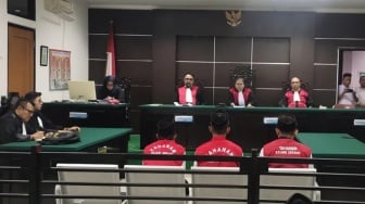 Pembelaan Tiga Terdakwa Kasus Pembakaran Kandang Ayam Ditolak Hakim