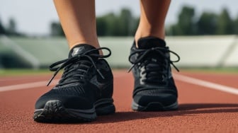 8 Rekomendasi Sepatu Hitam Lokal untuk Lari & Daily, Nyaman Mulai Rp100 Ribuan