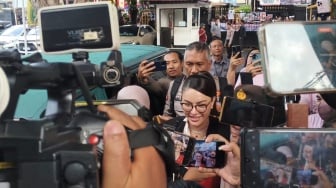 Nikita Mirzani Tunggu Reza Gladys di Pengadilan, Sidang Wanprestasi dan Pemerasan Digelar Bersamaan