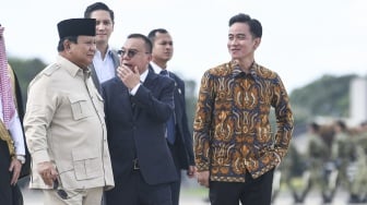 2 Menit Percakapan Rahasia Prabowo - Dasco Sebelum Naik Pesawat, Titipkan Apa?