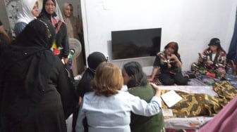 Anak Tiba di Rumah Duka, Tangis Istri Hamdan ATT Pecah