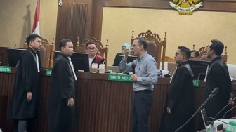 Tepis Tudingan Jaksa, Tom Lembong Pamer Makan Gula Rafinasi di Depan Hakim: Tak Berbahaya Dikonsumsi