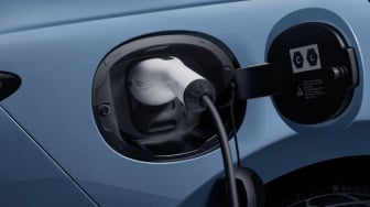 Cara Menghitung Biaya Charge Mobil Listrik di Rumah dan SPKLU, Mana yang Lebih Hemat?