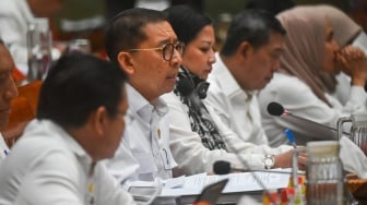 Demonstran Serbu Rapat DPR dengan Fadli Zon, Minta Hentikan Pemutihan Sejarah