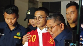 Sorot Mata Vadel Badjideh Pandangi Anak Nikita Mirzani Bikin Publik Tebak-tebakan