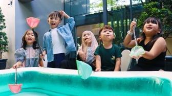 Liburan Sekolah Mengedukasi, Ajarkan Anak Ubah Barang Bekas Jadi Karya Kreatif