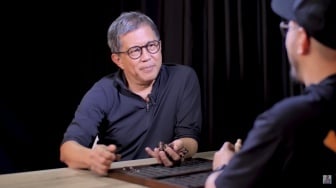 Rocky Gerung Bongkar Ciri Negara Gagal di Depan Pandji Pragiwaksono