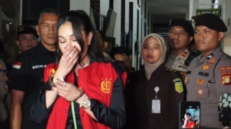 Akui Emosional, Mata Nikita Mirzani Sembap Lihat Lolly Bersaksi di Sidang Vadel Badjideh