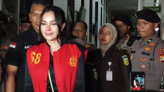Mata Sembap Nikita Mirzani Usai Lihat Lolly Bersaksi di Sidang Vadel Badjideh