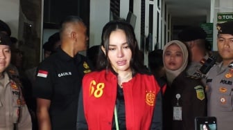 Sidang Asusila Vadel Badjideh: Lolly Bersaksi, Nikita Mirzani Emosional!