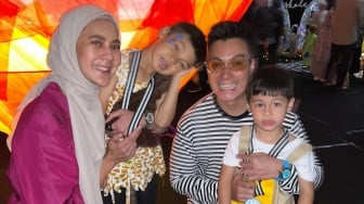 Baim Wong dan Paula Verhoeven Kompak di Acara Kelulusan Anak, Diharapkan Rujuk