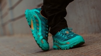 Bukan Cuma Tangguh, Ini 7 Sepatu Gunung yang Cocok Buat Hiking & Hangout 2025
