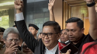 Pekik Merdeka, Hasto Kepalkan Tangan Usai Dituntut 7 Tahun Penjara