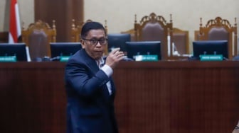Terungkap di Sidang: Jaksa Bongkar Perintah Hasto Tenggelamkan 'Yang Itu' - HP Harun Masiku?
