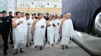Presiden RI Prabowo Subianto beserta jajaran dari Kabinet Merah putih dan Sekretariat saat melaksanakan ibadah Umrah di Makkah, Arab Saudi,  Kamis (3/7/2025). [Muchlis Jr - Biro Pers Sekretariat Presiden]
