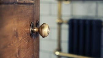 7 Rekomendasi Gagang Pintu (Door Handle) Murah dan Terbaik, Bentuk Simpel Namun Mewah