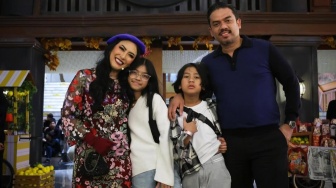 Tina Astari Istri Menteri UMKM Tur Eropa untuk Temani Anak Lomba atau Diplomasi Lunak?
