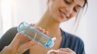 Toner Wajah untuk Apa? Ini Pengertian, Fungsi, Jenis, dan Cara Memakainya