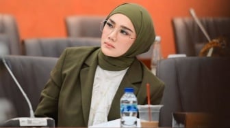 Ahmad Dhani Serang Maia Estianty, Mulan Jameela Nangis Bahas Cinta Palsu Hingga Pengkhianatan