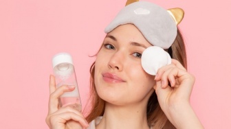 5 Pembersih Make Up Cleansing Oil yang Bagus dan Murah, Harga di Bawah Rp100 Ribuan