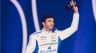 Diisukan Gabung Red Bull, Carlos Sainz Tegaskan Tetap Bersama Williams