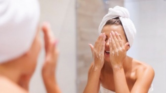 4 Cleanser Lokal Kandungan Glycerin, Rahasia Kulit Kenyal dan Terhidrasi!