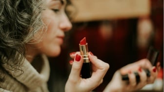 5 Lipstik Transferproof Tahan Hingga 16 Jam, Tidak Perlu Khawatir Bekasnya Nempel di Sedotan!
