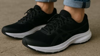 6 Pilihan Sepatu Lari Hitam-Putih: Sehat Bergaya, Terbaik untuk Pria dan Wanita