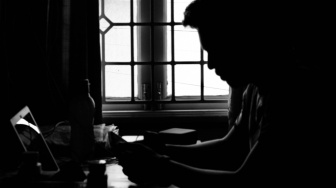 AI dan Ekspektasi Emosional: Siapa yang Mengendalikan Siapa?