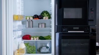 Berapa Harga Kulkas Mini? Cek 4 Produknya yang Pas untuk Kamar Kos dan Hemat Listrik