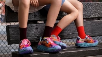 Dari Trek Lari ke Kafe, 5 Alasan Hoka Jadi Sepatu Wajib Punya Anak Gaul 2025