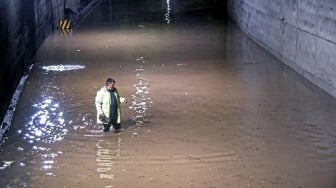 Terowongan Cawang Lumpuh Diterjang Banjir, Kendaraan dari Halim ke Tanjung Priok Dialihkan