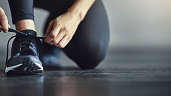 7 Merek Sepatu Running Terbaik 2025: Nyaman, Ringan dan Siap Tembus Target Kilometeranmu