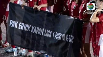 Pemain Timnas Putri Indonesia Demo Erick Thohir, Spanduk Langsung Dirampas!