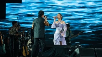 Debut di Prambanan Jazz 2025, Raisa dan Rony Parulian Bawakan Single 'Tetap Bukan Kamu'