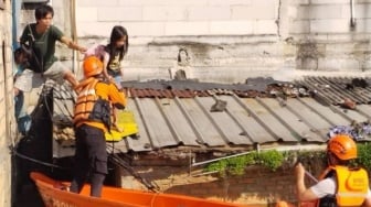 Hujan Deras Guyur Jakarta, 51 RT Terendam Banjir, Kali Ciliwung Meluap Hingga 3 Meter