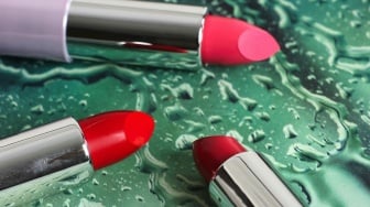 Lip Matte Bisa Bikin Bibir Hitam? Begini Penjelasan Ahli Dermatologi, Jangan Bingung Lagi