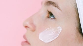 Sunscreen atau Day Cream, Mana yang Lebih Penting untuk Perawatan Kulit Wajah?