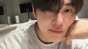 Stylish dan Nyaman, Ini 4 Gaya Kasual Chic ala Suho EXO yang Bisa Kamu Tiru
