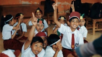 Pendidikan Tanpa Etika: Ketika PPDB Jadi Ajang Suap dan Jalur Belakang
