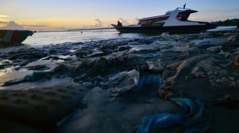 Pantai Muara Siberut Mentawai Dipenuhi Sampah